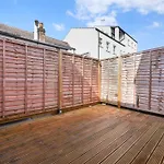 Stylish Large 3-Bed Apartment, Quick Access To London Sights, Free Parking