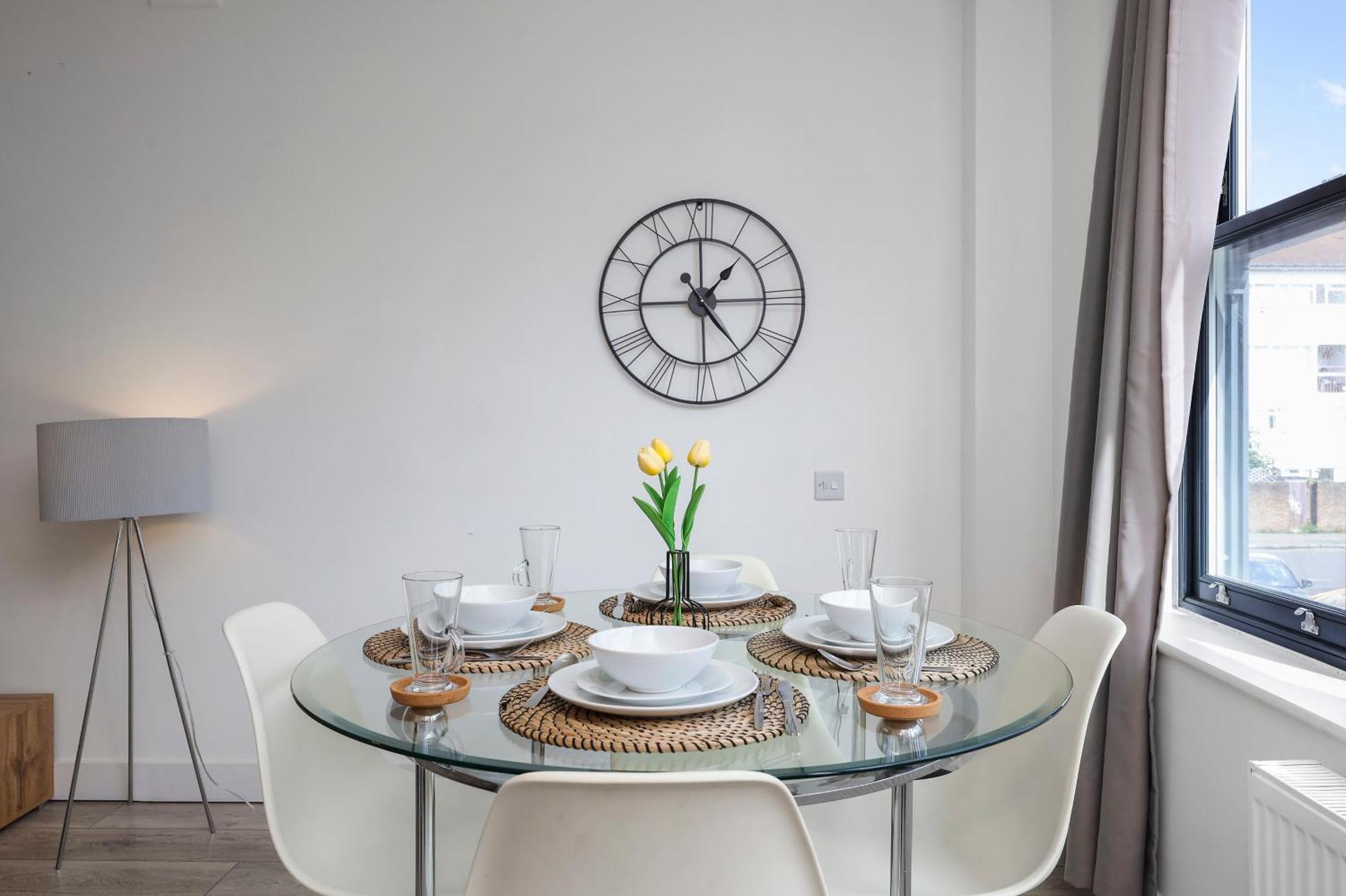 Stylish Large 3-bed Apartment, Quick Access To Sights, Free Parking Appartamento Londra